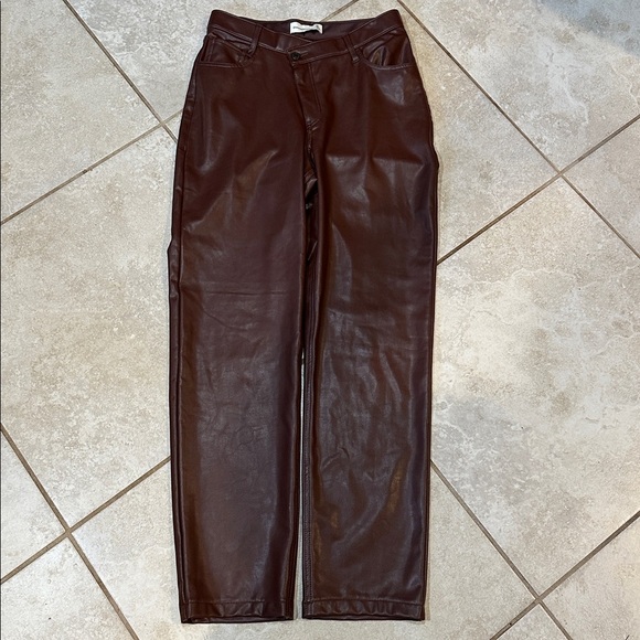 Abercrombie & Fitch Oxblood Faux Leather Crossover Straight Fit Pants 6 Jeans - Picture 2 of 7